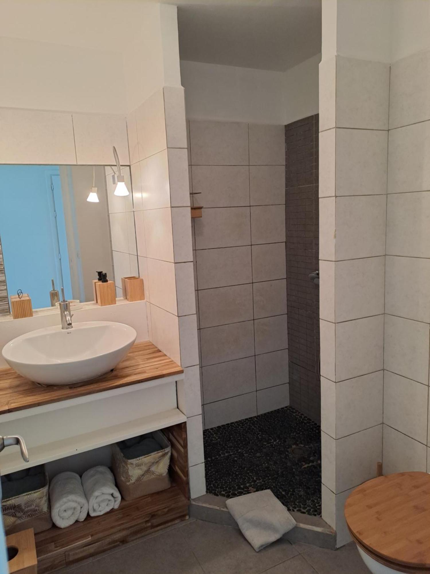 Rdc Appartement En Bord De Mer Au Son Des Vagues Льо Мул Екстериор снимка